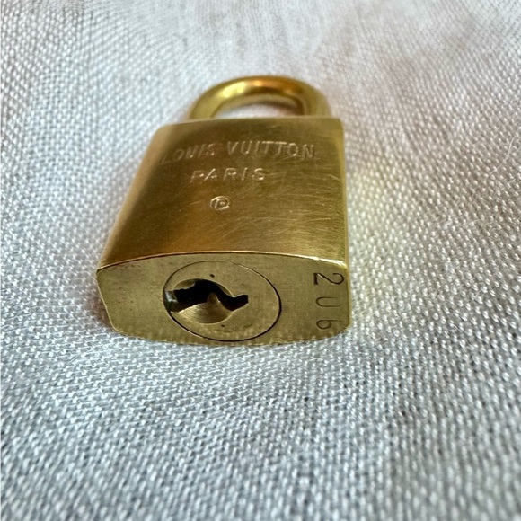 Louis Vuitton Padlock #206 - Picture 5 of 5